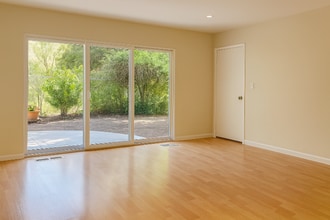 3325 Glendora Dr in San Mateo, CA - Building Photo - Building Photo
