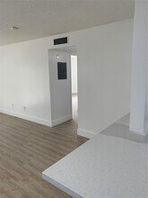 4121 Stirling Rd in Davie, FL - Building Photo - Building Photo