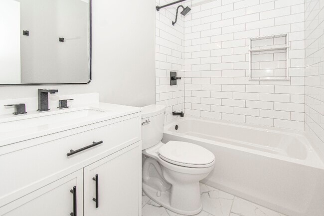 property at 118 Camelot Ct