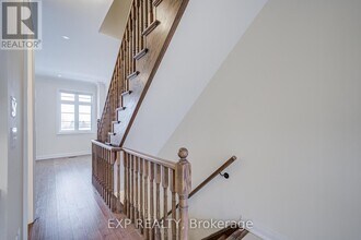 4255 Major Mackenzie Dr E in Markham, ON - Building Photo - Building Photo