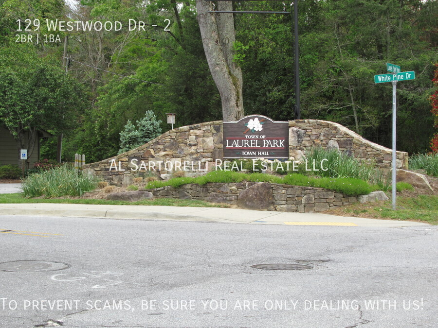 129 Westwood Dr in Laurel Park, NC - Building Photo