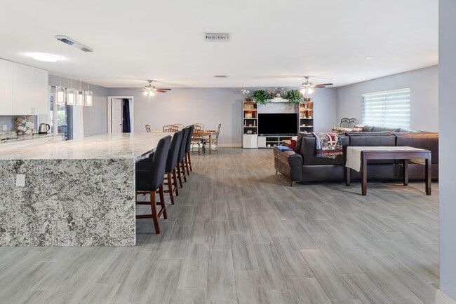 property at 615 NE 15th Pl