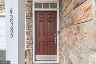 42385 Trellis Square in Ashburn, VA - Building Photo