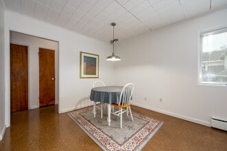 Carrollton Manor Apartments in Indianapolis, IN - Building Photo - Interior Photo
