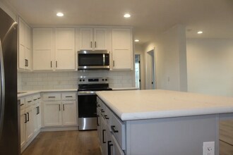 3430 Sharon Ln in Alton, IL - Foto de edificio - Building Photo