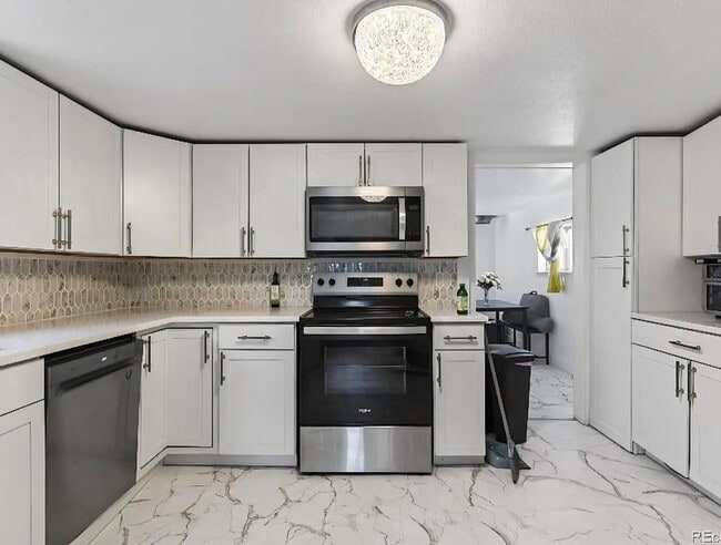 property at 307 E Oak St