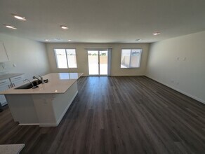 5658 Mesa Sedona St in North Las Vegas, NV - Building Photo - Building Photo