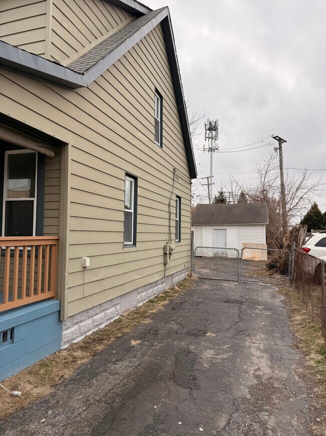 18168 Brohl St in Roseville, MI - Building Photo - Building Photo