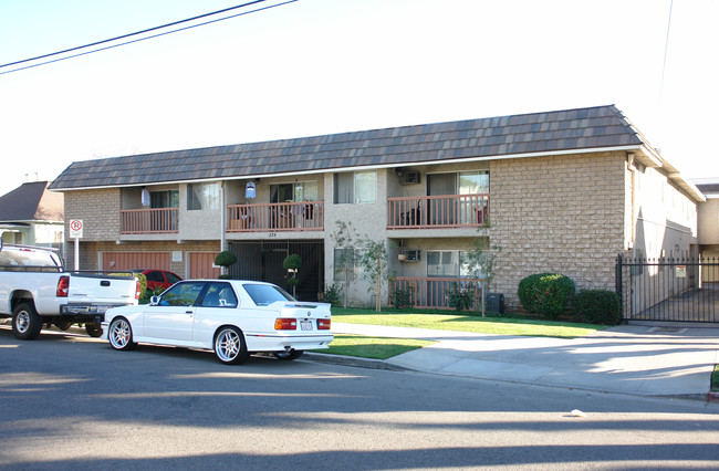 824 E Windsor Rd in Glendale, CA - Building Photo - Building Photo