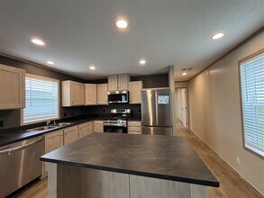 31 Grant St in West Branch, IA - Foto de edificio - Building Photo
