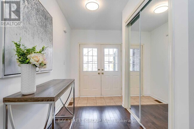 5166 Des Jardines Dr in Burlington, ON - Building Photo - Building Photo