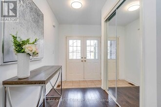 5166 Des Jardines Dr in Burlington, ON - Building Photo - Building Photo