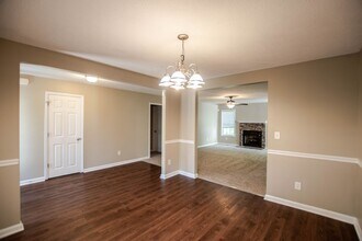 566 Winding Bluff Way in Clarksville, TN - Building Photo - Building Photo