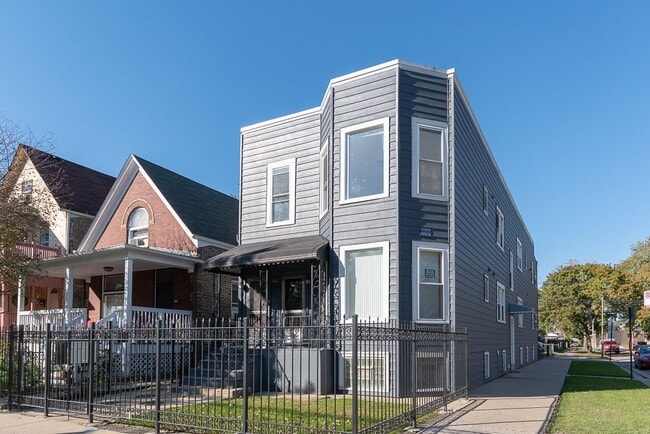 3736 W Wabansia Ave, Unit 2F