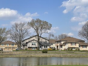 367 Ashwood Ct in Vernon Hills, IL - Foto de edificio - Building Photo