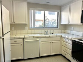 231 Commons Ln in Foster City, CA - Building Photo - Building Photo