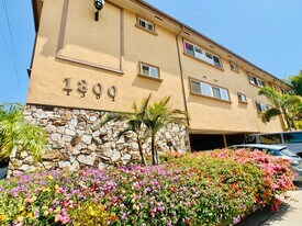 1300 S Barrington Ave in Los Angeles, CA - Building Photo