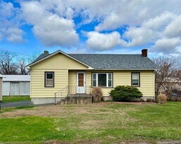 111 Round Hill Rd in Florida, NY - Building Photo