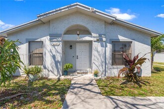 6493 SW 152nd Pl in Miami, FL - Building Photo - Building Photo