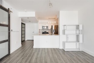 1155 Brickell Bay Dr, Unit #2907 in Miami, FL - Foto de edificio - Building Photo