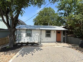 5210 Rogers Ln in Austin, TX - Building Photo
