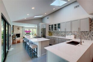 4007 Beaconsdale Dr in Austin, TX - Building Photo