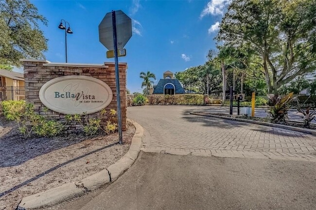 12293 Sailwinds Dr, Unit A203 in Largo, FL - Foto de edificio - Building Photo