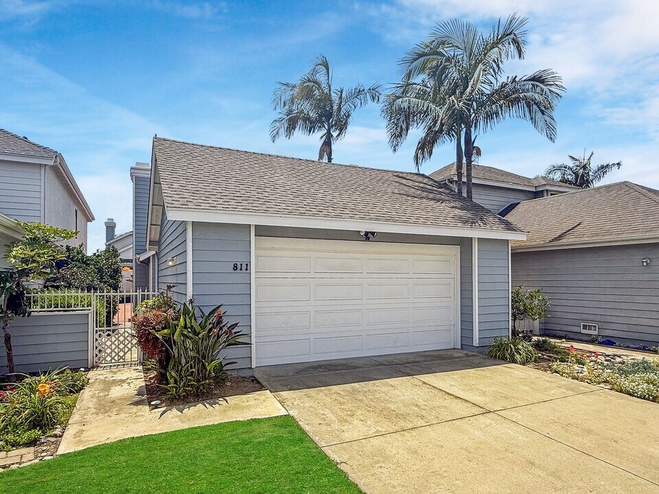811 Windward Ln in Carlsbad, CA - Building Photo