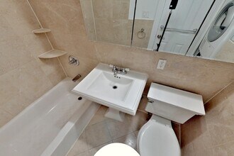 138 E 16th St, Unit 3B in New York, NY - Foto de edificio - Building Photo