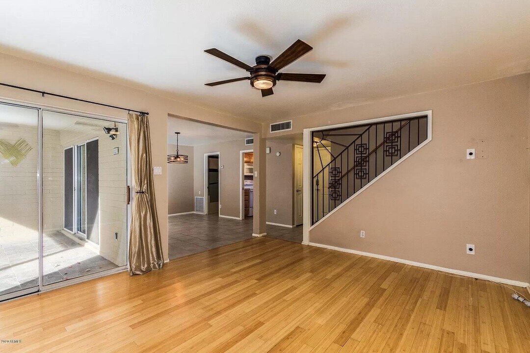4615 N 22nd St in Phoenix, AZ - Building Photo