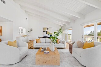 14646 Fieldstone Dr in Saratoga, CA - Building Photo - Building Photo