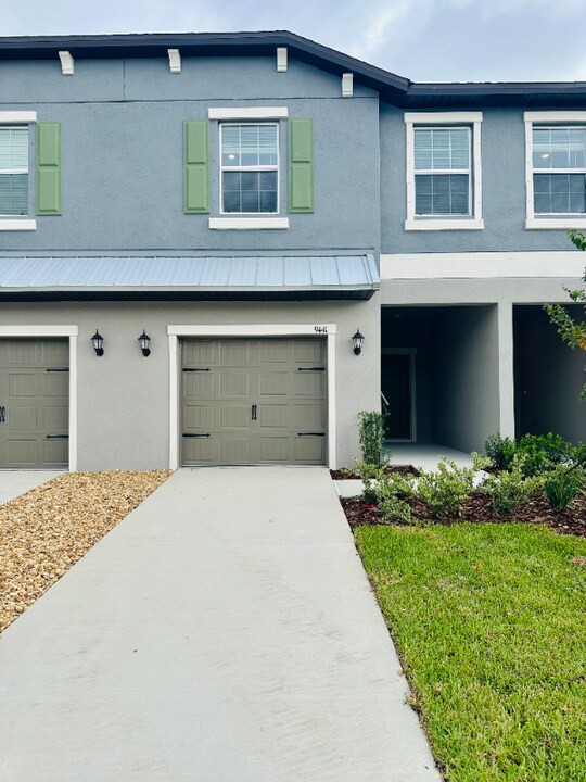 9441 Cannon Bch Dr in Duette, FL - Foto de edificio