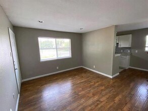 4950 Live Oak St in Dallas, TX - Building Photo - Building Photo