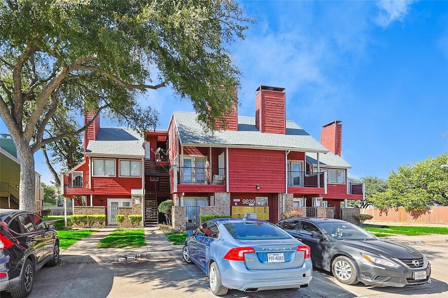 9839 Walnut St, Unit T306 in Dallas, TX - Building Photo