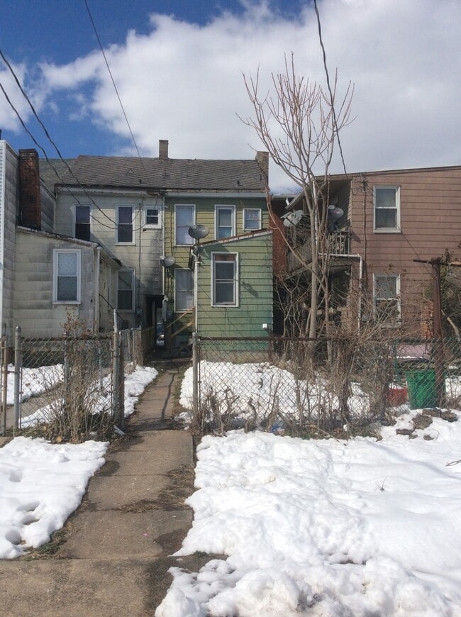 432 W College Ave in York, PA - Building Photo - Building Photo