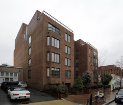 1045 31st St NW in Washington, DC - Building Photo - Building Photo