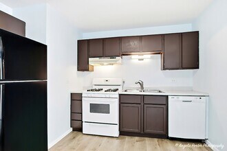 831 Washington St in Woodstock, IL - Building Photo - Building Photo