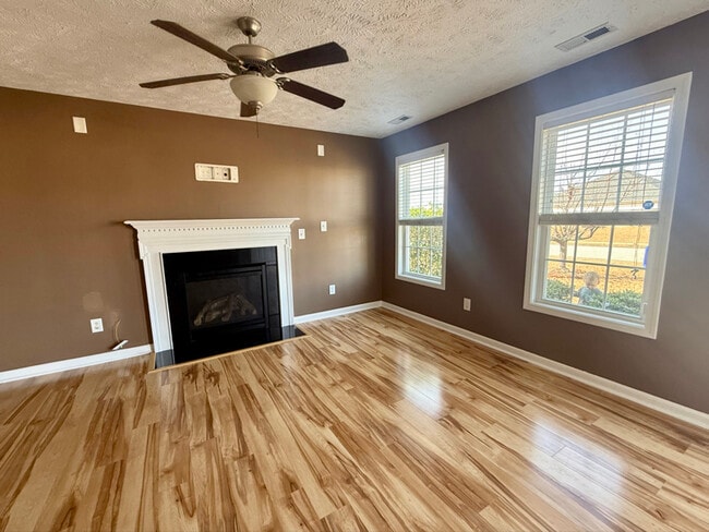 2120 Yellowbrick Rd in Fayetteville, NC - Foto de edificio - Building Photo