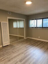 7816 Paseo del Rey in Playa Del Rey, CA - Foto de edificio - Building Photo