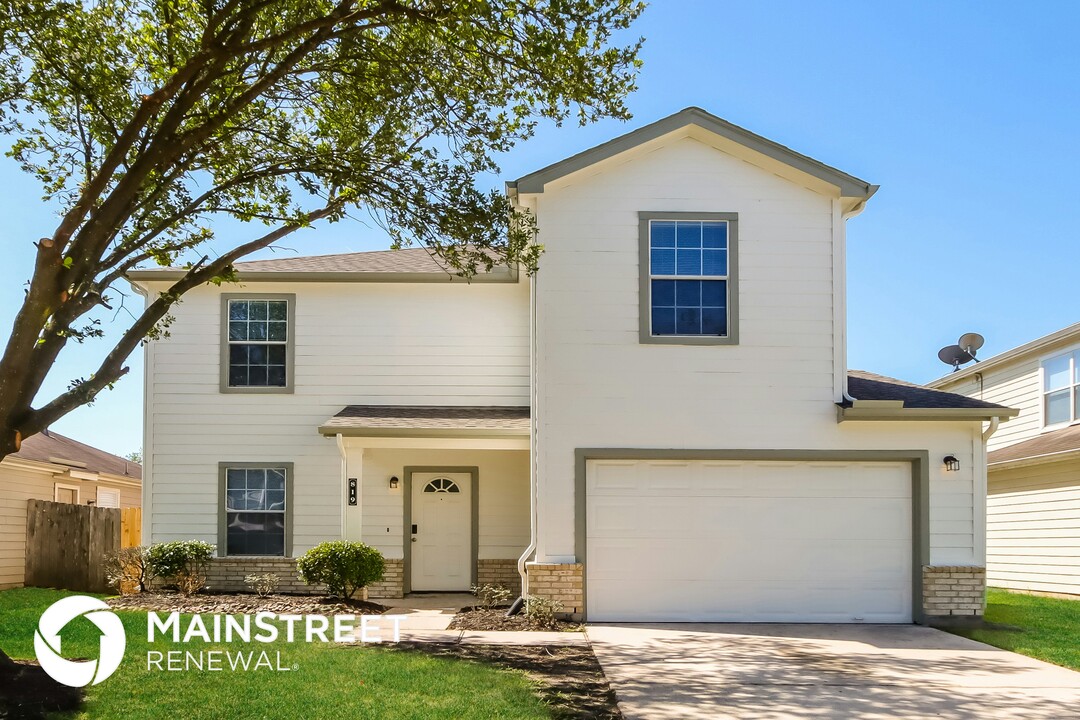 819 Grand Plains Dr in Houston, TX - Building Photo