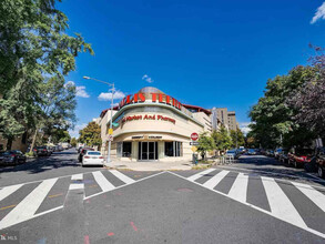 2422 17th St NW in Washington, DC - Foto de edificio - Building Photo