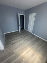 27 Phoenix St in Springfield, MA - Building Photo