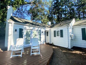 8866 Edgewater Dr SW in Lakewood, WA - Building Photo - Building Photo