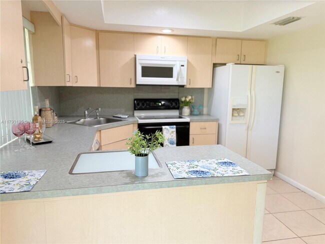10620 Sunset Strip in Sunrise, FL - Building Photo - Building Photo