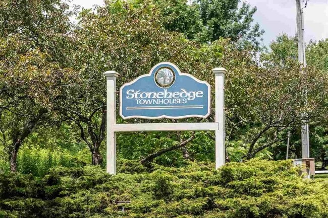 N6 Stonehedge Dr in South Burlington, VT - Building Photo - Building Photo