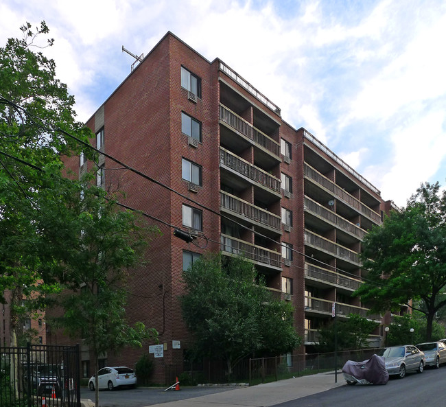 137-77 Kissena Blvd in Flushing, NY - Foto de edificio - Building Photo