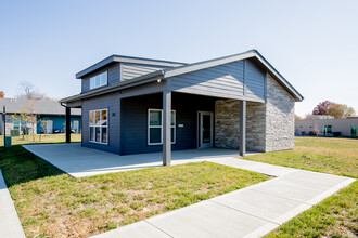 Schoolyard Townhomes in Tonganoxie, KS - Building Photo - Building Photo