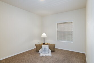 Chapel Hill Place in El Paso, TX - Building Photo - Interior Photo