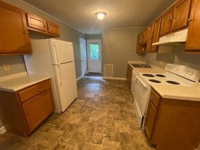 215 Weeks Dr NE in Cleveland, TN - Building Photo - Building Photo