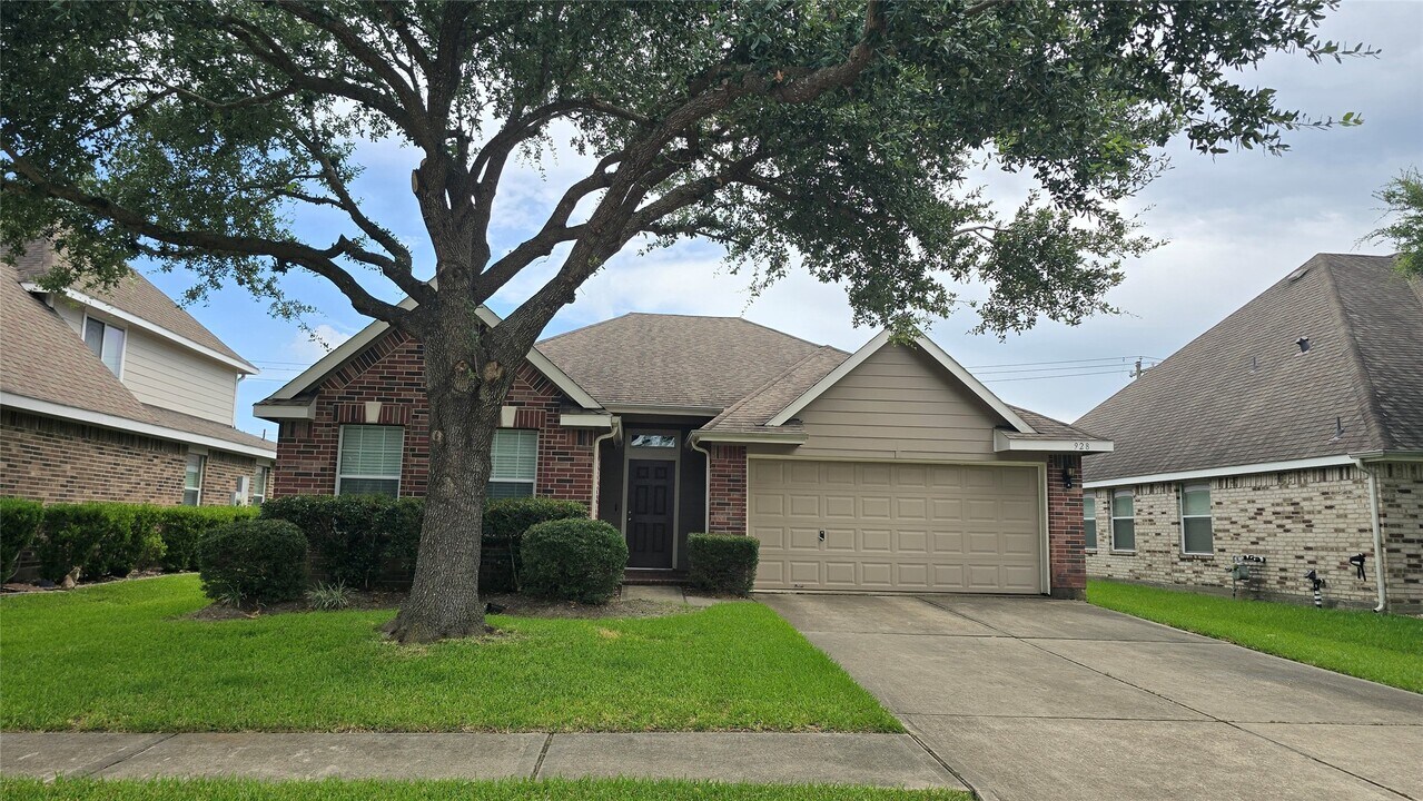 928 Sage St in Baytown, TX - Building Photo